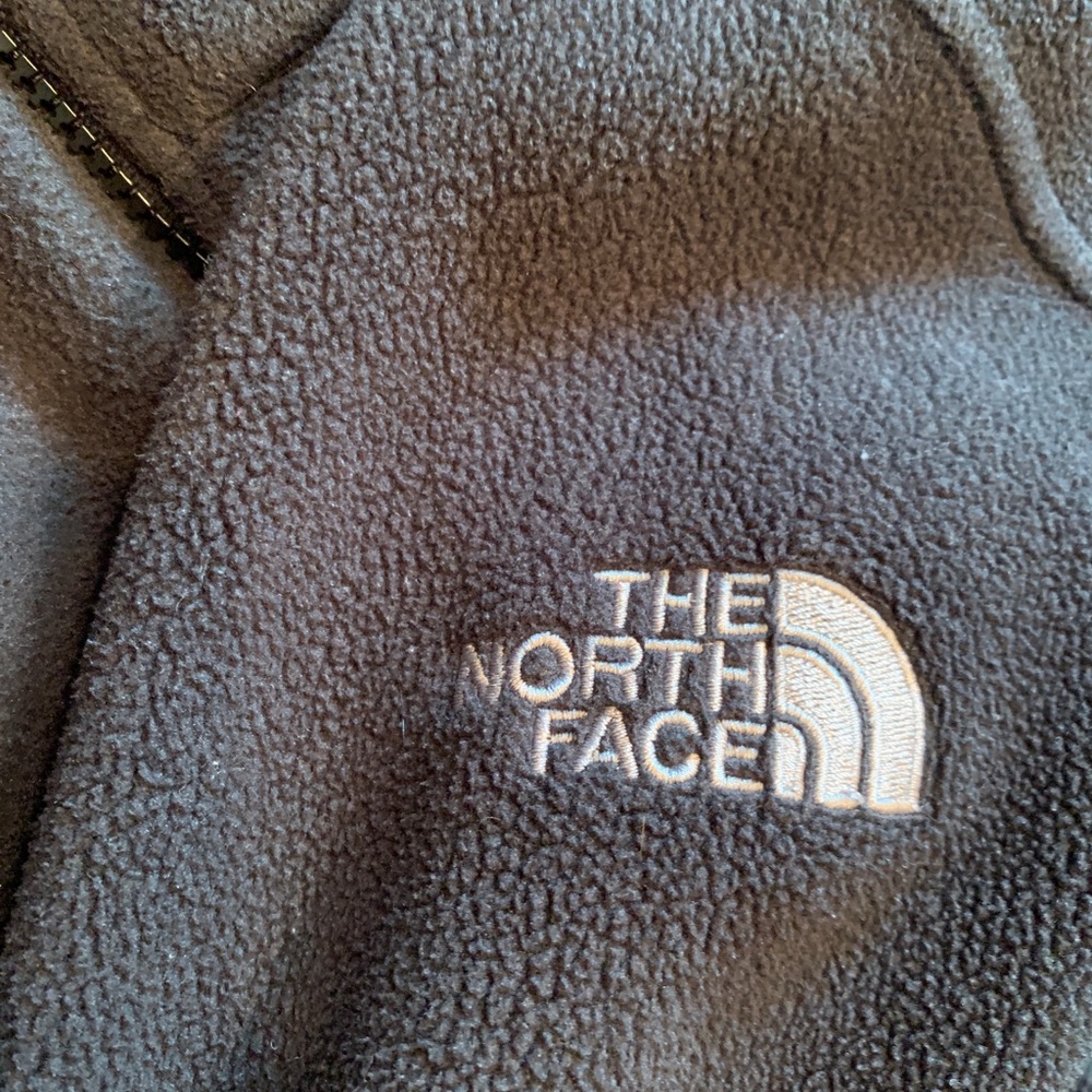 North face - Picture 4 of 6